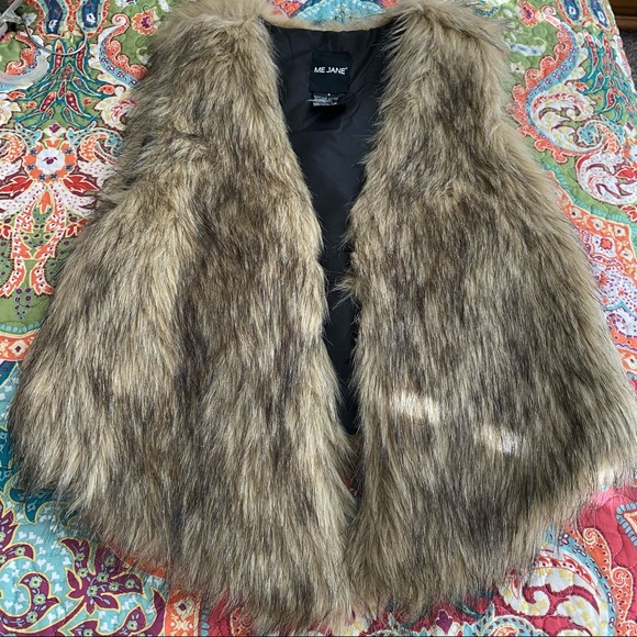 Faux Fur Vest - Picture 2 of 6